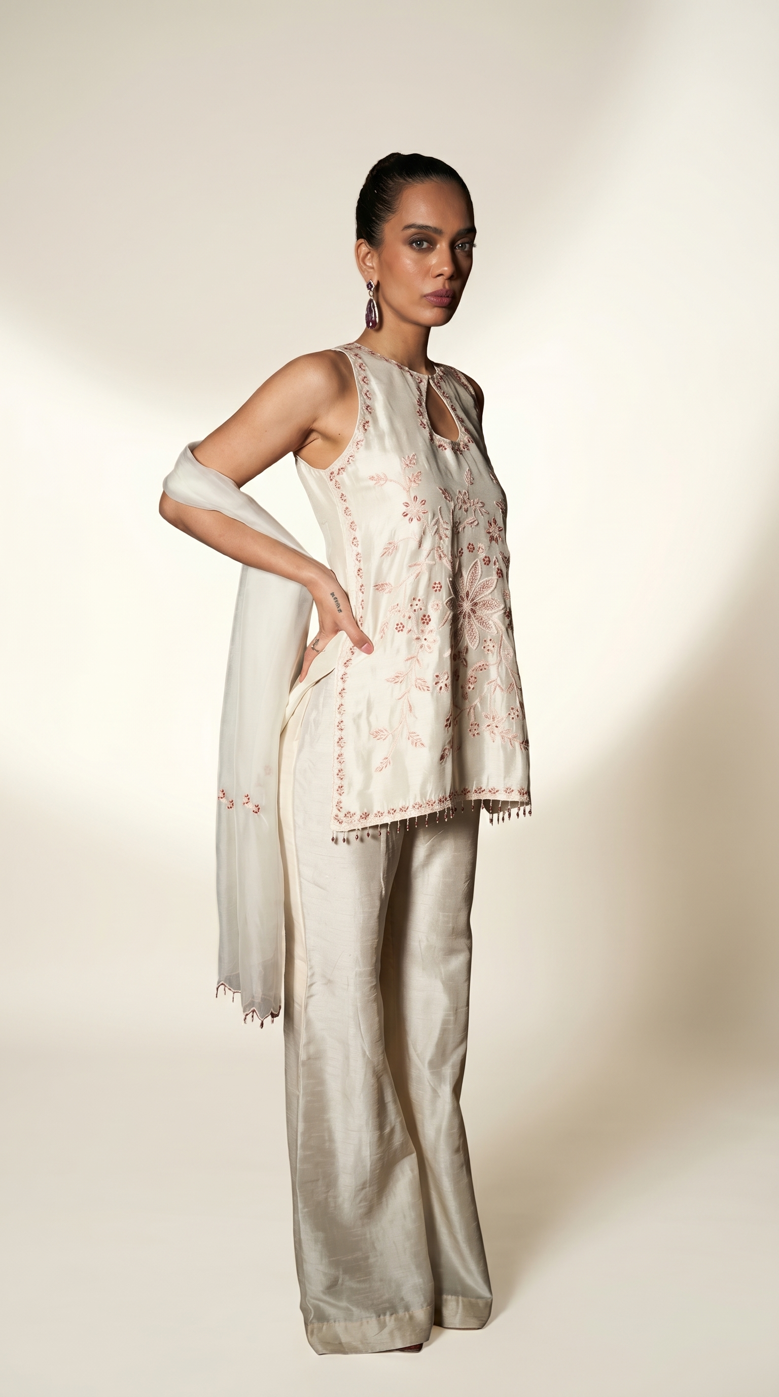 Ivory sleeveless short kurta set