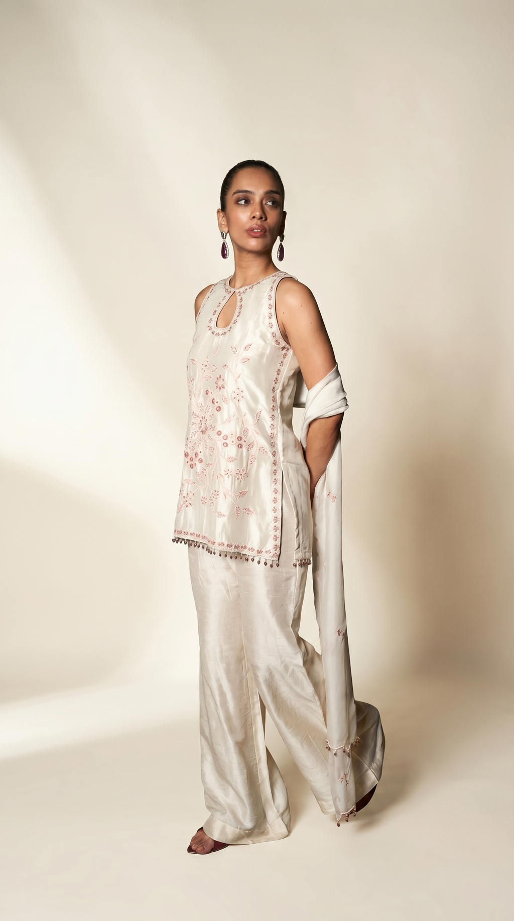 Ivory sleeveless short kurta set