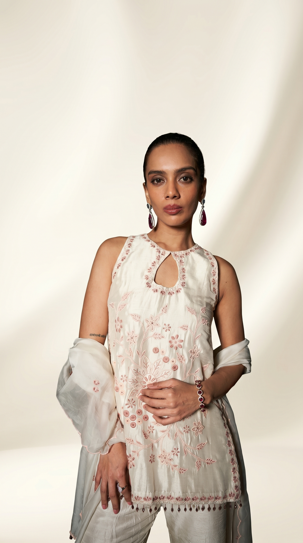 Ivory sleeveless short kurta set
