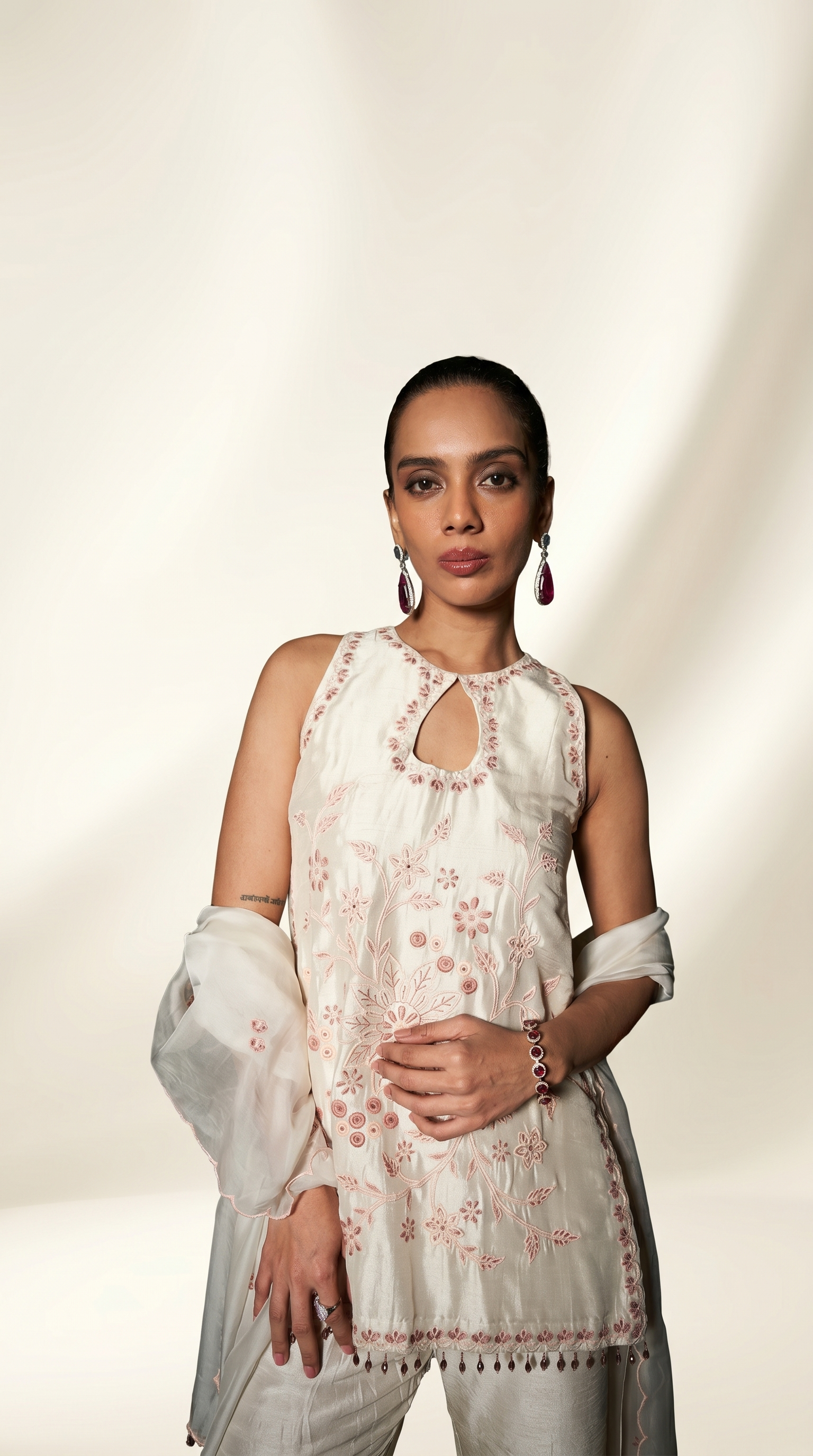 Ivory sleeveless short kurta set